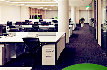 办公桌在风水中的正确摆放 格子间办公桌摆放风水插图 办公桌在风水中的正确摆放 格子间办公桌摆放风水插图