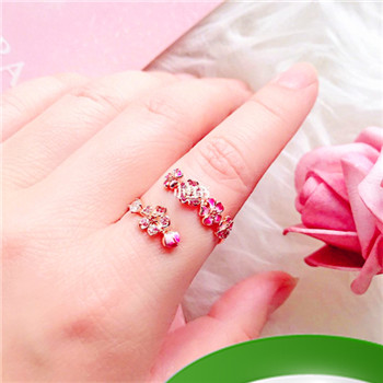 桃花戒指寓意是什么 女生旺桃花运戒指戴法插图